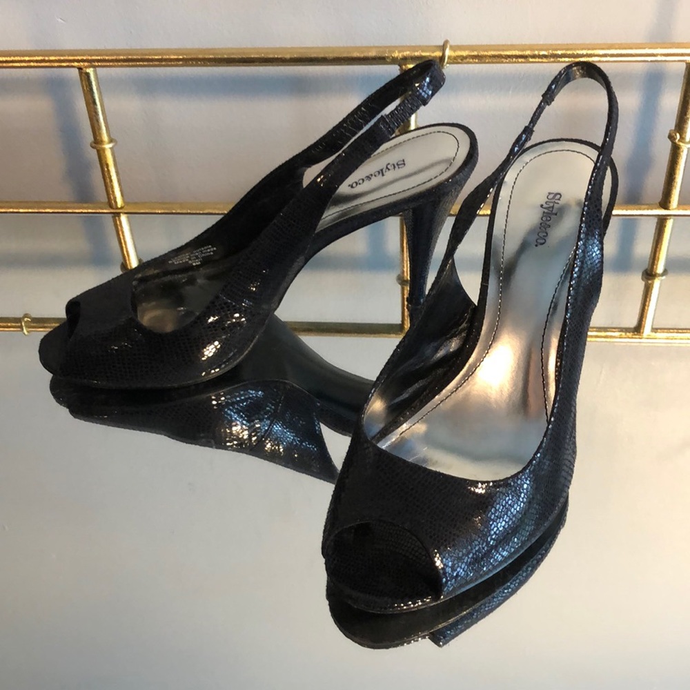 Black lizard open-toe heel
